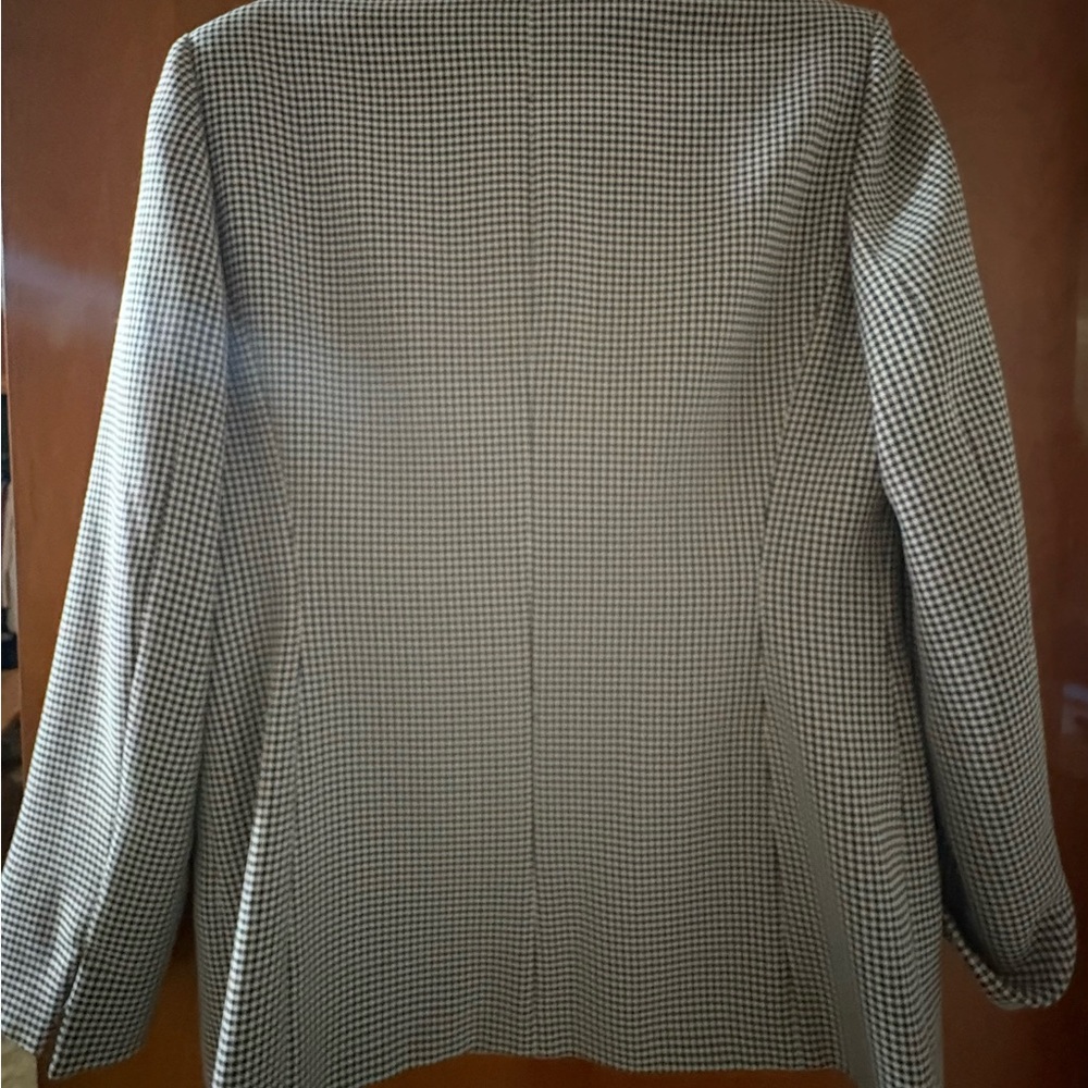 Evan Picone Houndstooth Blazer in Black and White with a hint of Burgandy - Picture 2 of 4